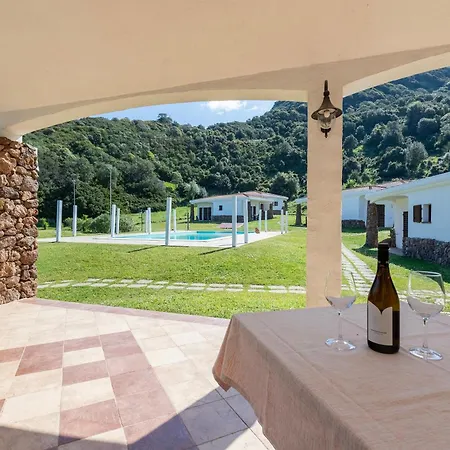 Con Piscina- La Fattoria