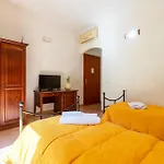 Con Piscina- La Fattoria بيت للعطل