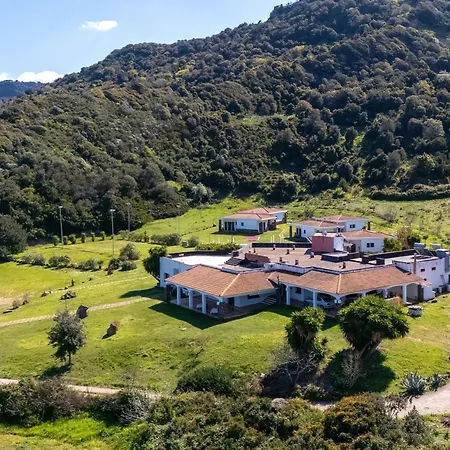 Con Piscina- La Fattoria