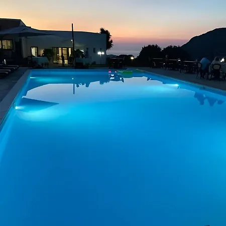 Con Piscina- La Fattoria *